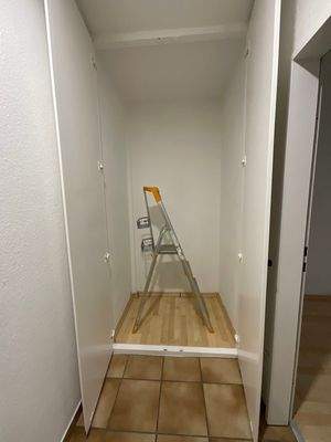 Zweiter Flur mit Abstellkammer