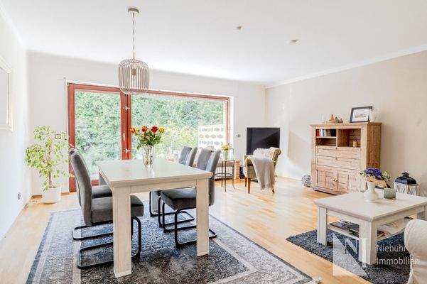 Wohnzimmer mit Terrassenzugang  