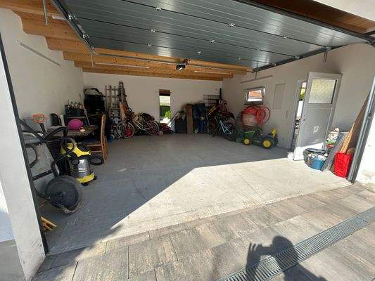 Garage innen.JPG