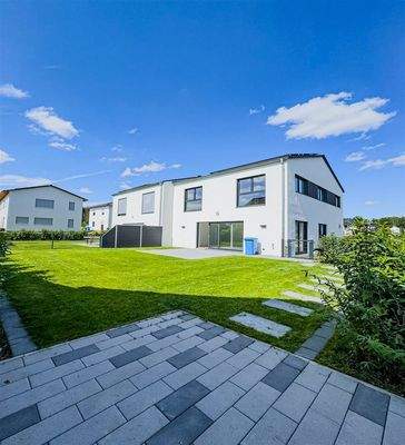 HausAnsicht / Garten /- Terrassenbereich 