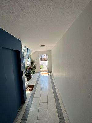 Hausflur und Aufzug