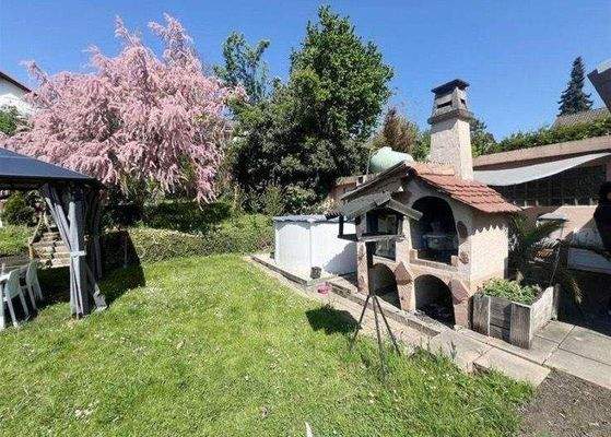 Pizzaofen und Grillhäuschen