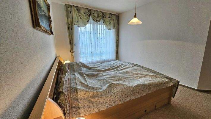 Schlafzimmer mit West-Fenster