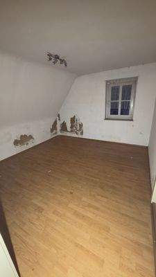 Leeres Dachgeschosszimmer