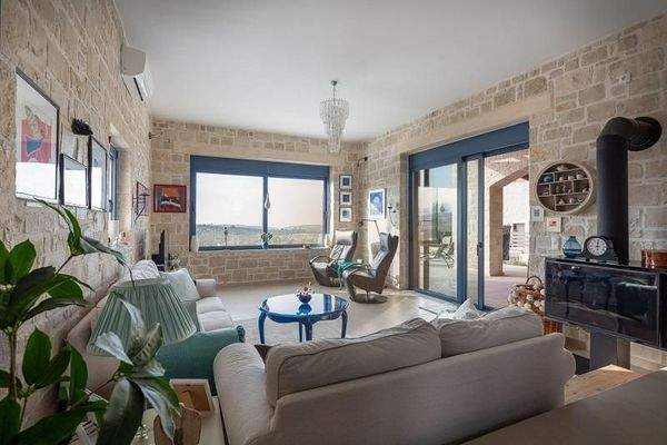 Kreta, Loutra: Steinvilla mit wunderschönem Meerblick zu verkaufen