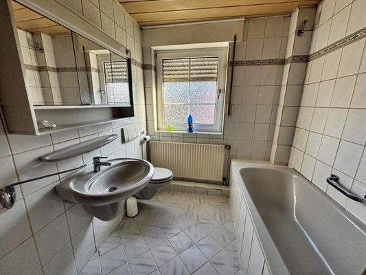 Badezimmer mit Tageslicht