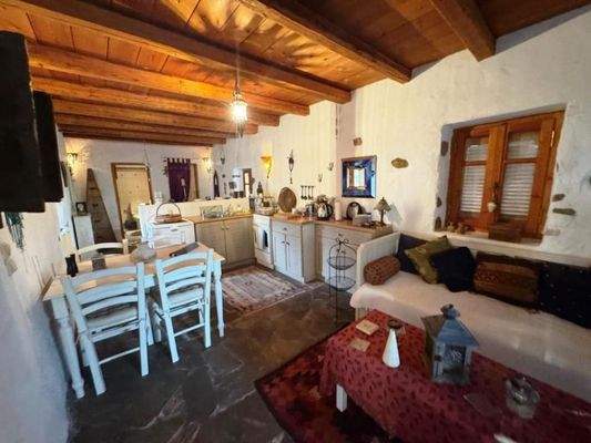 Südostkreta, Pilalimata: Steinhaus mit schönem Garten in Strandnähe zu verkaufen