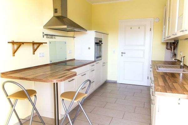 Küche mit Einbauküche