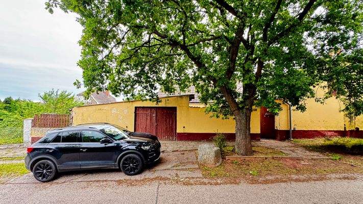 Straßenansicht Garage