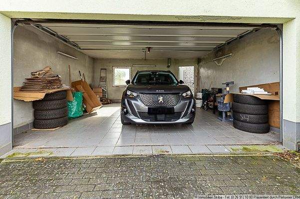 Doppelgarage mit Sektionaltor