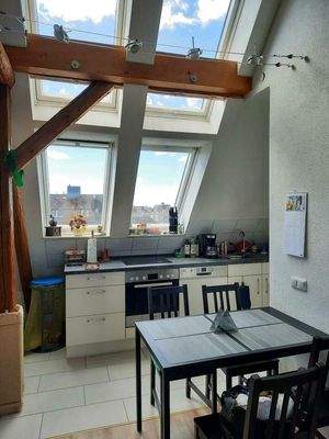helle Küche mit Essbereich DG