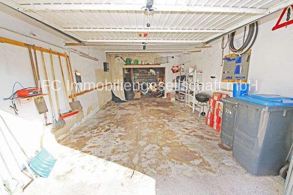 Garage mit angrenzender Werkstatt
