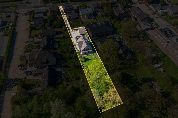 Pinneberg-Hochwertiges-Einfamilienhaus-mit-Waldgrundstück-und-Pool-25