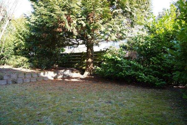 idyllisch eingewachsenes Grundstück