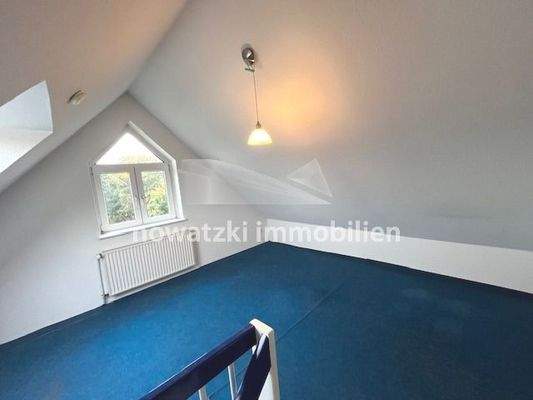 Aufenthaltsraum mit großem Lager