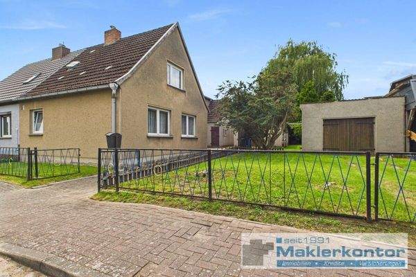 Hausfassade und Garage