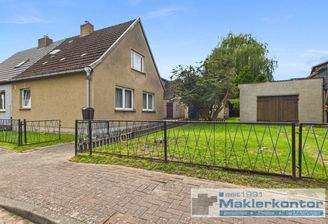 Hausfassade und Garage