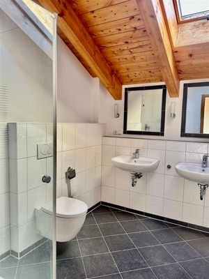Kinderbad mit Dusche