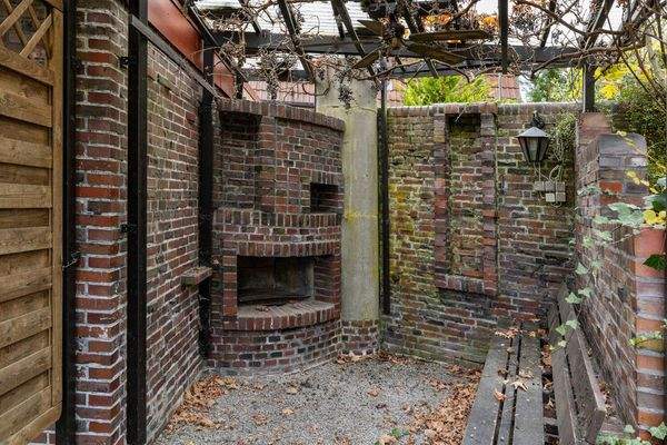 Außenkamin und Sitzecke