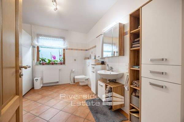 Gäste-WC mit Dusche