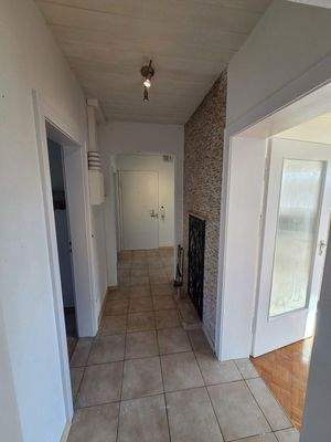 Wohnungsflur richtung Wg-Tür
