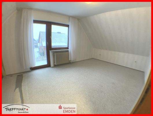 Großes Schlafzimmer mit Balkon