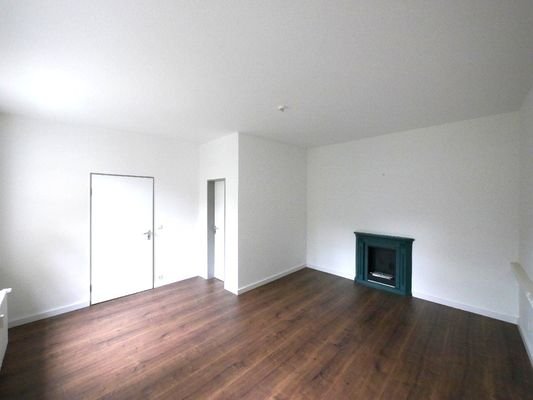 Büro rechts mit Ethanolkamin