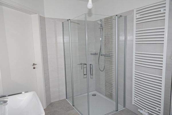 Badezimmer mit Dusche