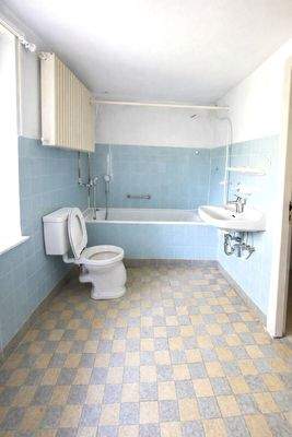 Vollbad mit Fenster (UG)