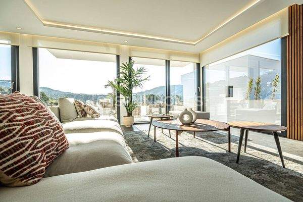 Newly-Built Villas Within Walking Distance of Amenities in Mijas