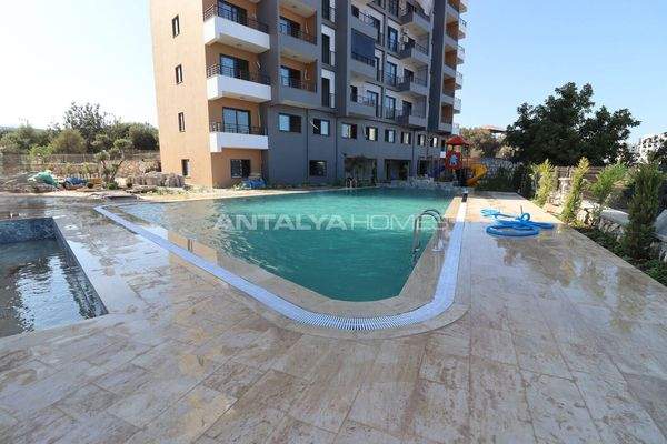 Apartments within Walking Distance of the Sea in Erdemli Mersin