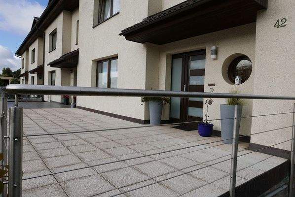 Terrasse vor dem Haus