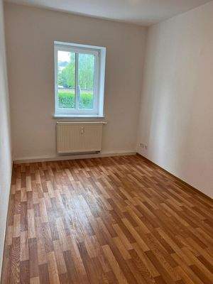 Helles Zimmer mit Fenster