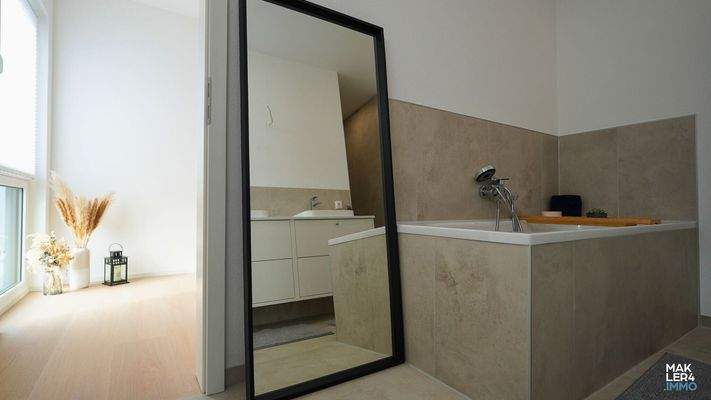 Familienbad mit Badewanne