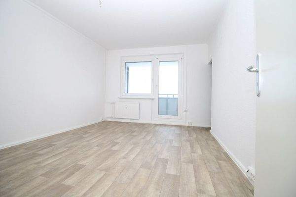 Wohnzimmer mit Balkon