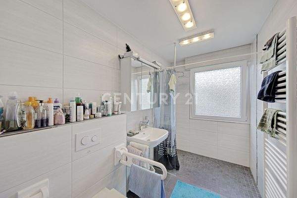 EG modernes Tageslichtbad