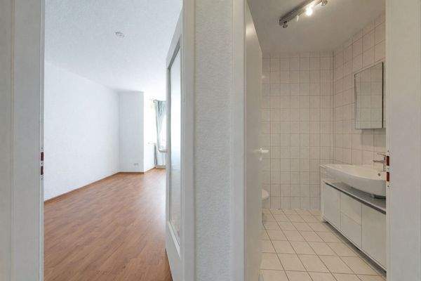 Wohnraum und Bad leergeräumt