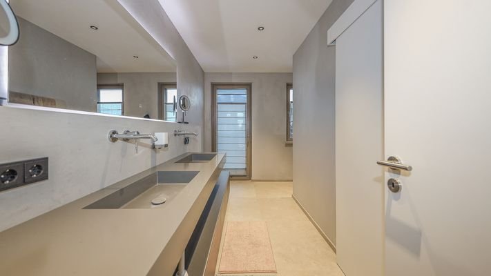 KITZIMMO-Exklusive Luxusvilla mit Kaiserblick in Toplage - Immobilien Going.
