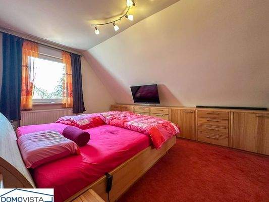 19. 1.OG Schlafzimmer 2