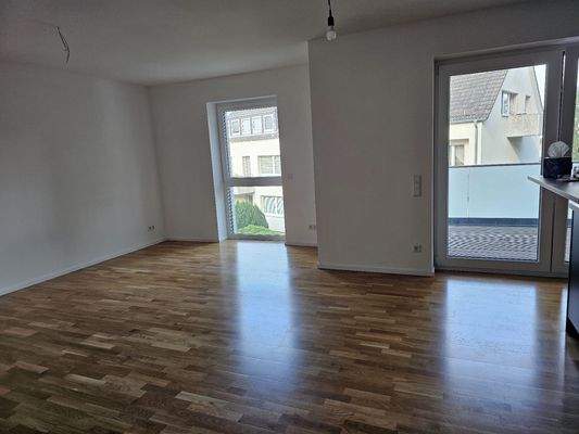 Wohnzimmer mit offener Küche 