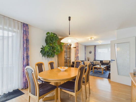 OG 1 Wohn/-essbereich