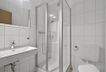 Badezimmer mit Dusche