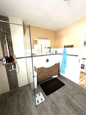 Badezimmer OG (1).JPG