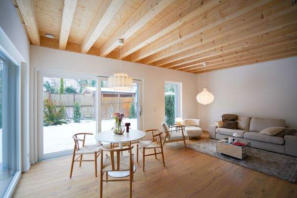 Wohn-/ Essbereich mit Zugang zum Garten