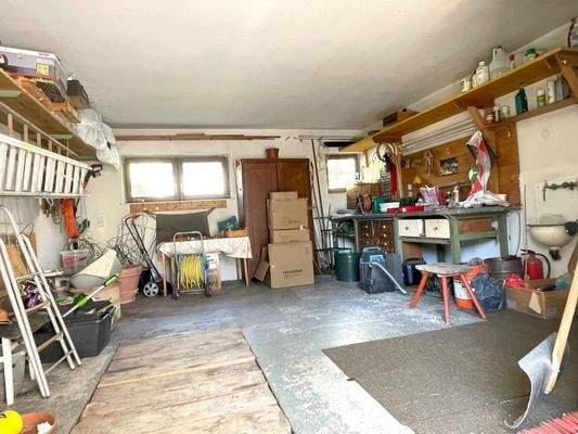 Garage mit Werkstatt