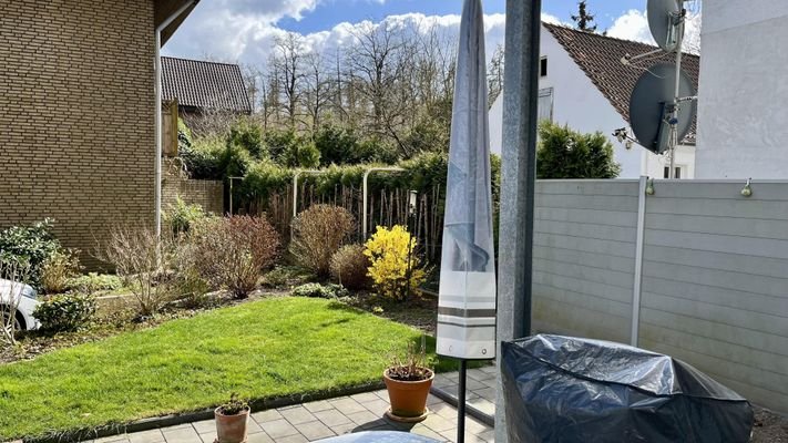 Blick von der Terrasse EG rechts