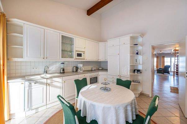 Küche mit Balkon (links von Ihnen:)