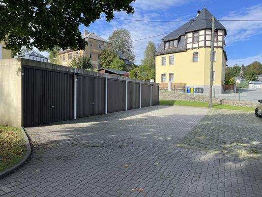 Garagen und Stellplätze im Herbst