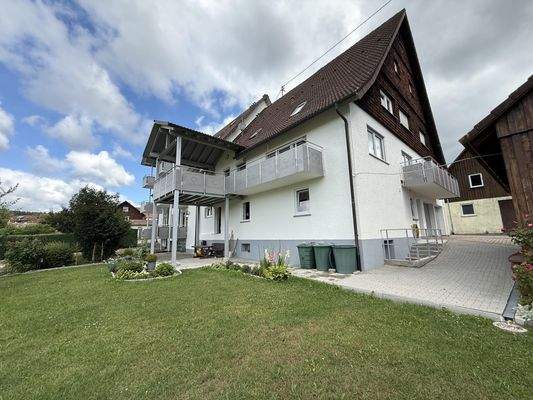 Gepflegtes Doppelhaus mit 3 Wohneinheiten in Top-Lage