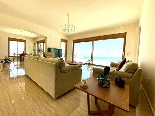 Luxusvilla zum Verkauf in Tsivaras mit Meerblick